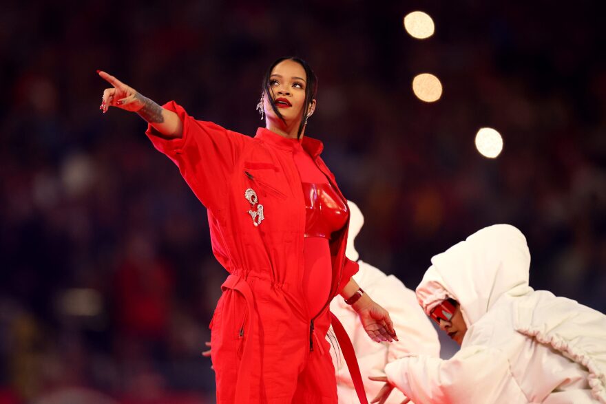 Rihannas+Superbowl+Performance+Polarizes+Viewers