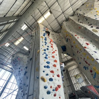 Edison Students Climb with New Club Idea